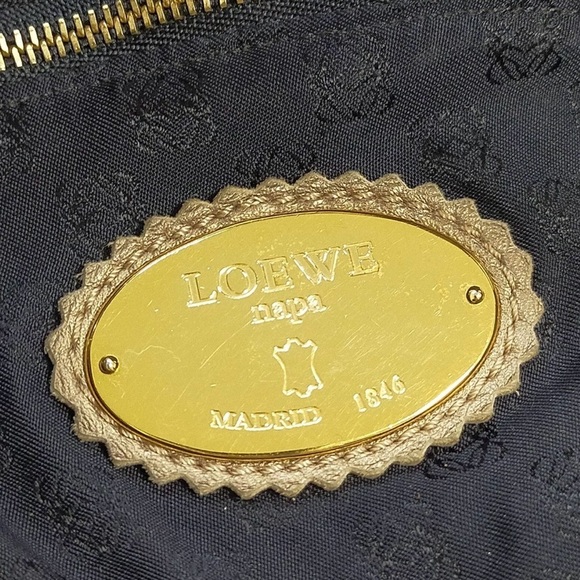 Loewe Nappa Aire Anagram Gold Soft Leather Scalloped Edged Hobo Handbag - Picture 6 of 11